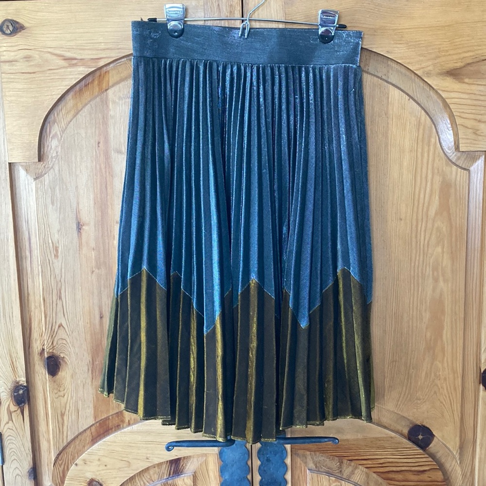 Pleated Shimmery Midi Skirt